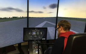 Helikopterschool STB-copter installeert R22 / R44 vluchtsimulator Helikopterschool STB-copter installeert R22 / R44 vluchtsimulator