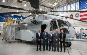 Israel inspecteert haar eerste King Stallion CH-53K in productie Israel inspecteert haar eerste King Stallion CH-53K in productie