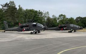 FLASH: Twee nieuwe NL Apache helikopters geleverd op Woensdrecht FLASH: Twee nieuwe NL Apache helikopters geleverd op Woensdrecht